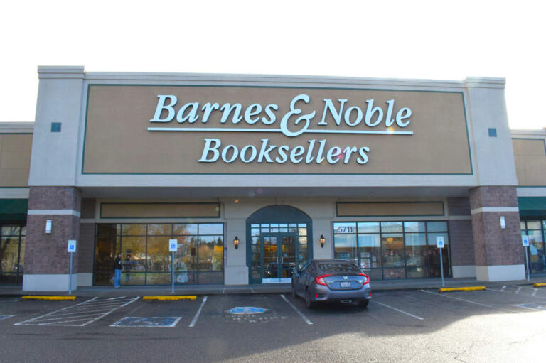 is barnes and noble open