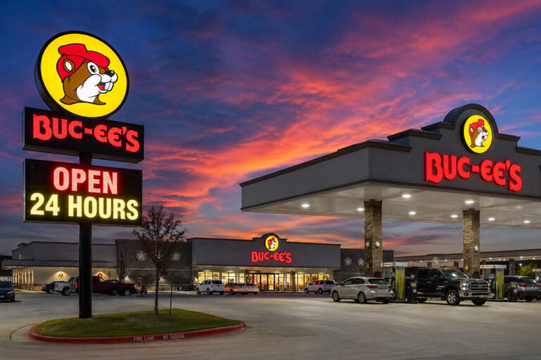 is bucees open 24 hours