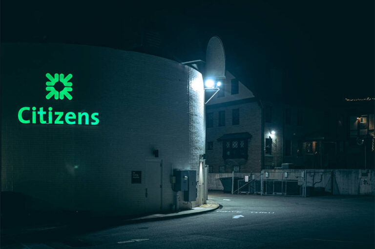 is citizens bank open today