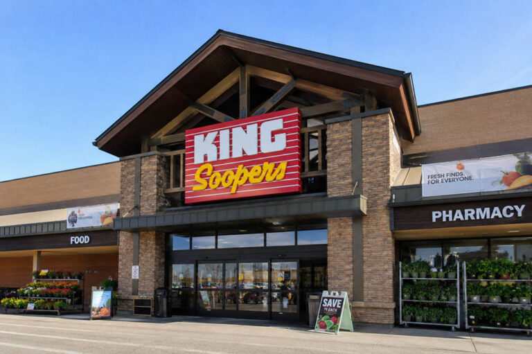 is king soopers open today