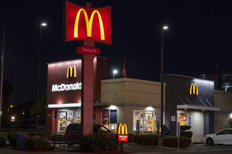 is mcdonald's open on christmas